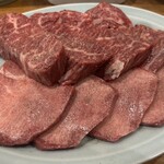 炭火焼肉ホルモンさわいし - 