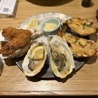 梅田 ワーフ - 岩牡蠣の…　　牡蠣フライ　焼き牡蠣　牡蠣グラタン　美味しさはグラタン1位　フライ2位