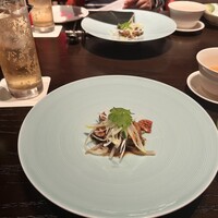 チャイナルーム - スターター：牛タンの四川ピリ辛ソース