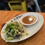 ホルモン屋 だん はなれ 新橋3号店 - センマイ刺し。写真だと小さく見える感じあるけどしっかり大い。ネギが多めだけど私はそれが好き。ネギラブ！甘辛酸程よいタレがGood