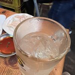 ホルモン屋 だん はなれ 新橋3号店 - 見てくださいこの氷。溶けにくい氷なんです。そういう所も大好き。