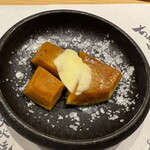炭火割烹 麻布龍土町 - かぼちゃ。バターが染みて美味しい。見た目の印象とは少し違う味なのがまた面白かった。