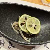 炭火割烹 麻布龍土町 - きのこのおひたし。柑橘で味変しつつ。季節を感じる一品。