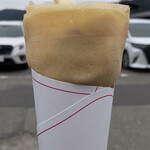 ハッピークレープ - 中のクリームは甘さ控えめで、軽やかな味わいです。