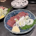 動物園通り もつ肉店 - 