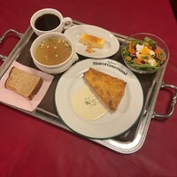 【限定】魚料理  サーモンパイ包焼き