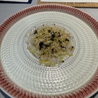 アル・ケッチァーノ  - 食感カルパッチョ（ヒラメ、トンブリ、大根、カラスミ）