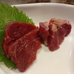 馬刺しと焼き鳥 グルマン三年坂 - 