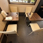 肉めん 肉めし NO11 - 2人掛けテーブル席が2卓②