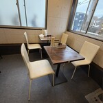 肉めん 肉めし NO11 - ２人掛けテーブル席が2卓①