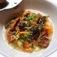 フランス産茸のズッパ　フォンティーナチーズとポレンタ×Pinot Grigio Porer 2022