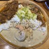 ボンズ クラウネル - あいがけカレー３種　銘柄牛の無水カレー・本ずわいカニほぐし身と海老のクリームカレー・ブロッコリーときのこのさつき黒豚のキーマ
