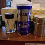 麺屋 おざわ - 卓上の調味料