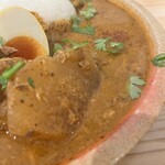 スパイスカレー あかつ亭 - ✅大根と鯖のカレー¥1.210の1種盛り一択！
      ✅卵のピクルス¥110 →¥220値上がりへ
      　　総計¥1.430
      　※相変わらずキャッシュオンリー