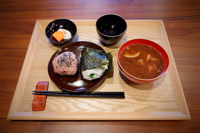 Kome to Koji no Omusubi Ya Kiku Musubi