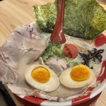 一番軒+世界の山ちゃん - 料理写真:白豚骨贅沢盛り