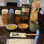 とんかつ太郎 - ドレッシング種類多め