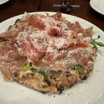 ピッツェリア ファッブリカ 1090 - 生ハムとルッコラ