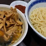 中華そば べんてん - つけ麺あつもり、メンマチャーシュー少なめ、生玉子、辛味別皿