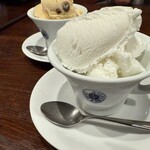 ピッツェリア ファッブリカ 1090 - ジェラートはココナッツとラムレーズン