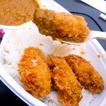 国産の若鶏 やきとりザンギNo.1 - スパイスカレー＋牡蠣フライ