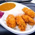 国産の若鶏 やきとりザンギNo.1 - スパイスカレー＋牡蠣フライ