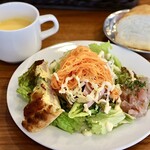 ディーノ - サラダと前菜2種・スープ・パン
