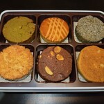 スイーツガーデン ユウジアジキ - 抹茶ピスタチオ、バニラ、黒ゴマ、ココナッツ、チョコシナモン、エダムチーズ