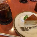 Le Premier Cafe 心斎橋本店 - アイスコーヒー820円、プリンケーキ600円