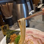 Ramen Break Beats - それに合わせた麺はコシのある中細麺です。麺の味も感じますね。