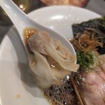 Ramen Break Beats - かなり大き目の肉ワンタン。肉肉しい。