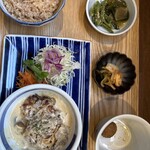 嬉野むったく - 有田鶏のハンバーグ定食きのこ麹豆乳クリームソース（1870円）