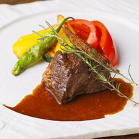 牛ほほ肉のポートワイン煮込み