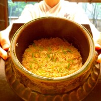 赤坂 菊乃井 - ⚫【御飯】
                    「蟹御飯  三つ葉」