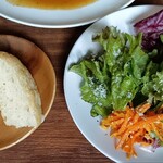 cucina Takemura - パンとサラダ↑