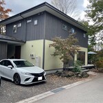 Yuzuha cafe - 店舗横の駐車場