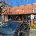 おにぎりや 吉森商店 - 左側はネパールの雑貨屋さん。