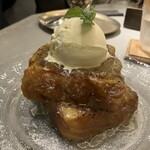 and Bar-and Cafe - 法式吐司搭配香草冰淇淋？我不太明白…