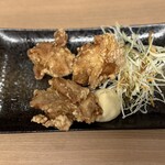 ラーメン居酒屋十八番 - マヨネーズ付きだ。