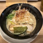 ラーメン居酒屋十八番 - セットのラーメン。