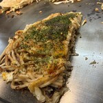 八昌 西広島駅前店 - 「うどん肉玉」（990圓）を約半分頂いた處。