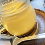 cocochiyo cafe - 極プリンの底のカラメルのアップ写真