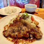 ビストロミカサ - 〈前田ポーク〉ポークソテー 
ライス、サラダ，スープ，コーヒー付き