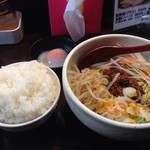 めだかタンタン - ライスと温玉のセットで。2014.11月