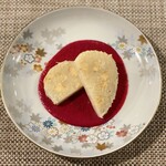 大阪 天ぷら さく - 蓮根の天ぷら〜ビーツのクリームソース〜