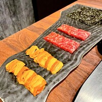 USHIMITSU NISHIAZABU - ②和牛の雲丹ユッケドッグ　
                      　ウチモモ（鳥取）、雲丹（根室）