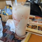 アジア料理 ラマ - いちごラッシー