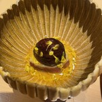 銀座 しのはら - 揚げて煮込んで手間のかかった栗澁皮煮