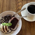 EMPORIO cafe&dining - チョコレートブラウニーとアメリカーノ
