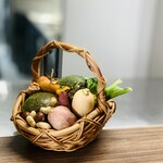 センプレ - 内観1：①③で使われている野菜+果物
